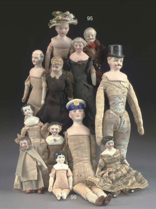 A quanity of dolls' house dolls