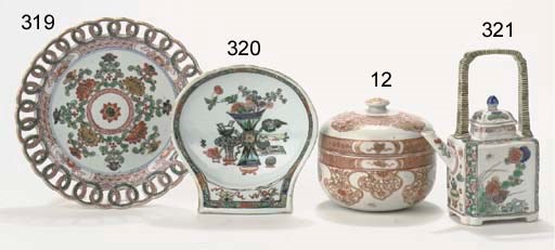 A famille verte teapot and cover