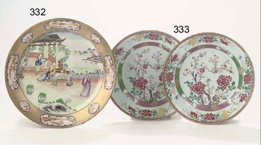 A famille rose 'mandarin' dish