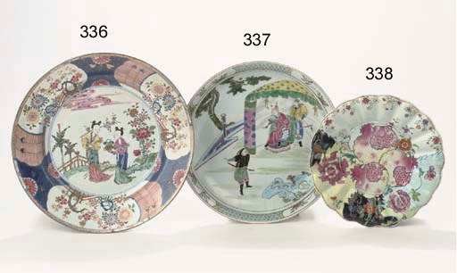 A famille rose 'tobacco leaf' scalloped dish