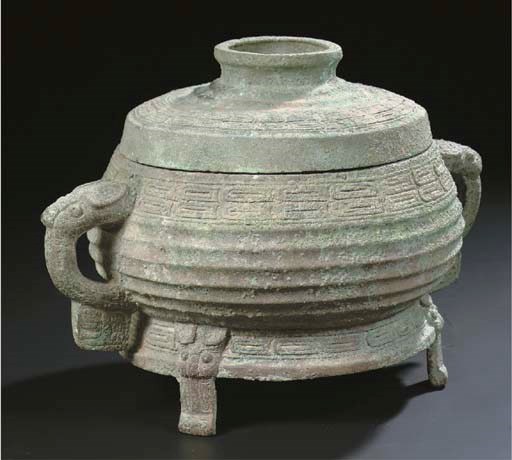 A bronze ritual food vessel and cover, gui