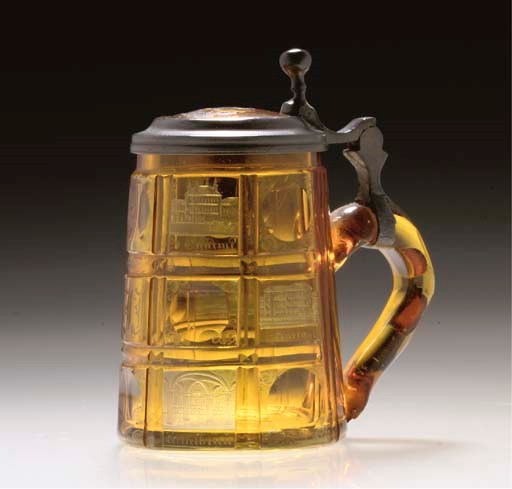 A BOHEMIAN AMBER AND ENGRAVED MINIATURE TANKARD WITH HINGED COVER