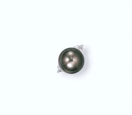 A BLACK CULTURED PEARL AND DIAMOND RING