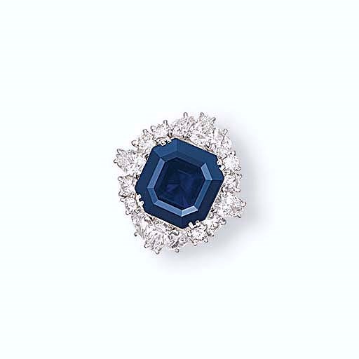 A SAPPHIRE AND DIAMOND RING
