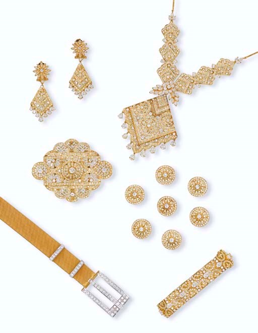 A GROUP OF DIAMOND AND GOLD JEWELLERY AND A BELT
