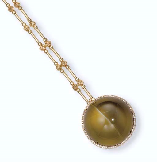A CAT'S EYE QUARTZ AND DIAMOND PENDANT NECKLACE