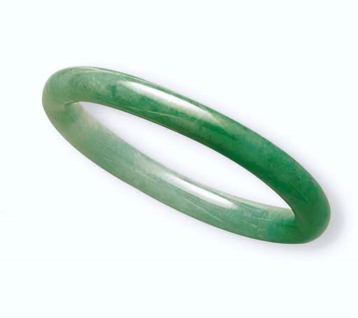 A JADEITE BANGLE