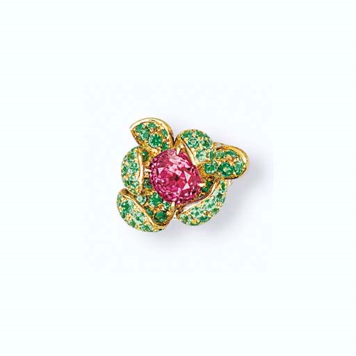 A PADPARADCHA SAPPHIRE, TSAVORITE GARNET AND DIAMOND RING