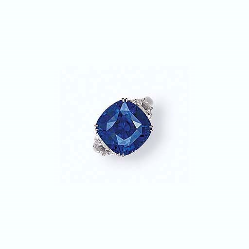 A SAPPHIRE AND DIAMOND RING
