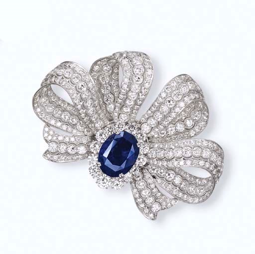 A SAPPHIRE AND DIAMOND BROOCH