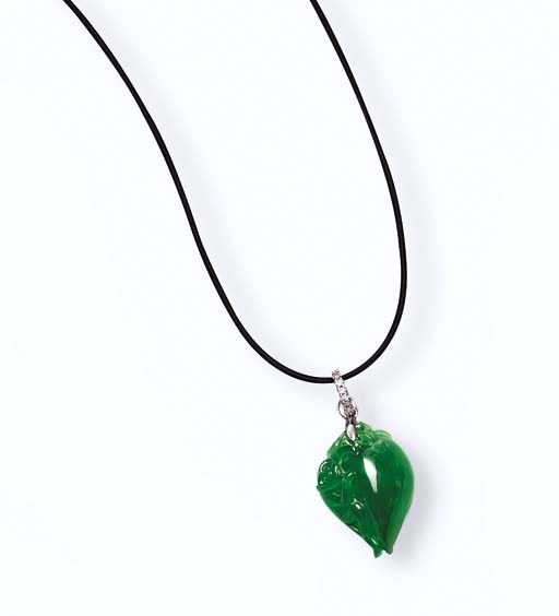 A JADEITE PEACH AND DIAMOND PENDANT NECKLACE