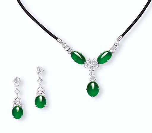 A JADEITE AND DIAMOND NECKLACE AND A PAIR OF EAR PENDANTS