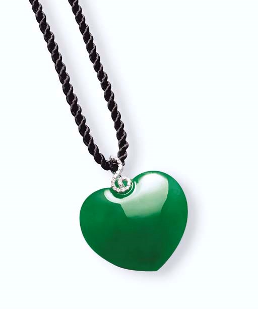 A JADEITE 'ALMOND' AND DIAMOND PENDANT NECKLACE