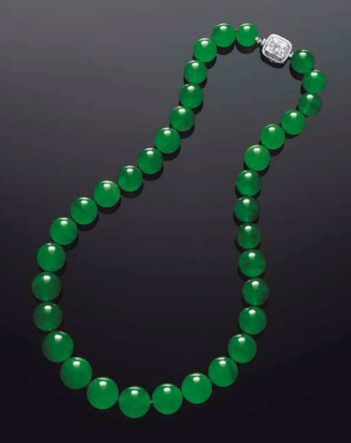 A MAGNIFICENT SINGLE-STRAND JADEITE BEAD AND DIAMOND NECKLACE