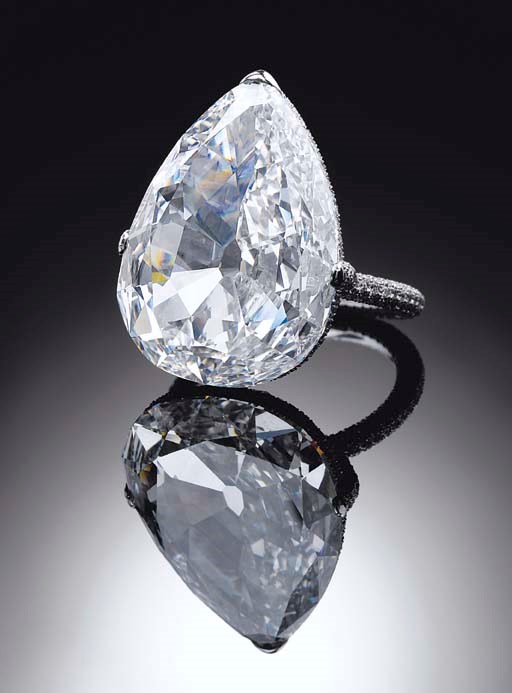 A MAGNIFICENT DIAMOND RING