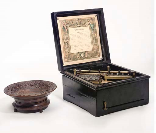 A 9½-inch Symphonion disc musical box,