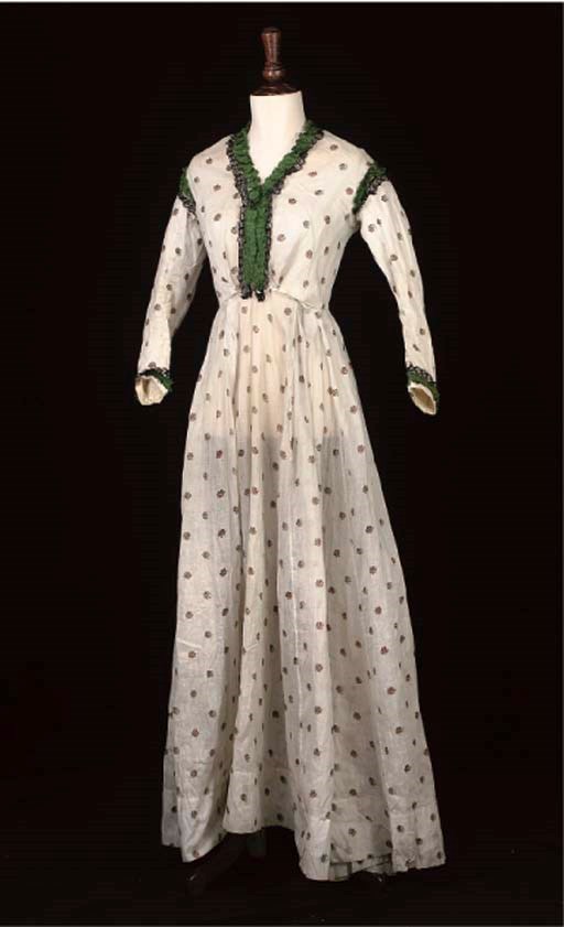 AN 1860S PRINTED COTTON DAY DRESS