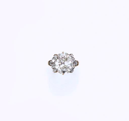 AN ANTIQUE DIAMOND RING
