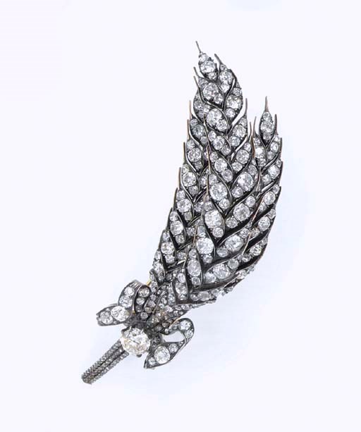 AN ANTIQUE DIAMOND BROOCH