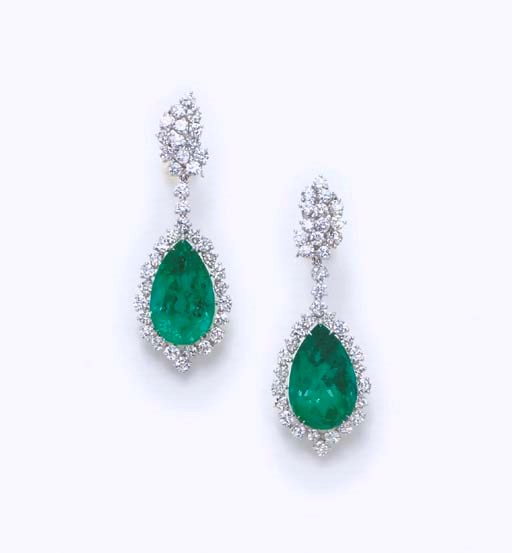 A PAIR OF EMERALD AND DIAMOND EAR PENDANTS