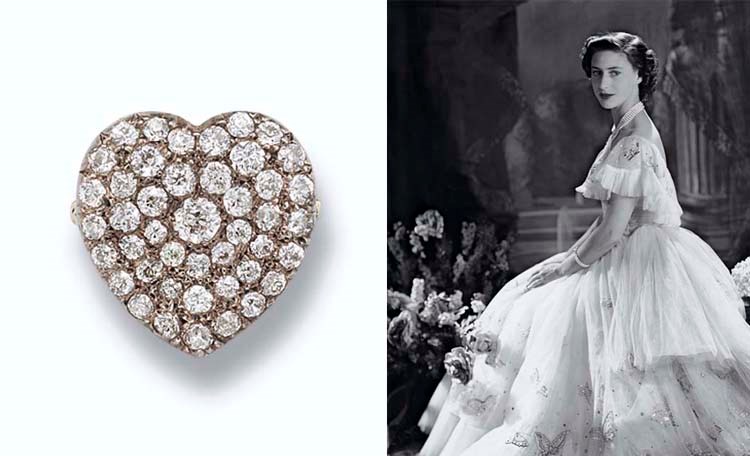 AN ANTIQUE DIAMOND RING