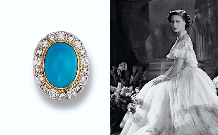 A TURQUOISE AND DIAMOND CLUSTER RING