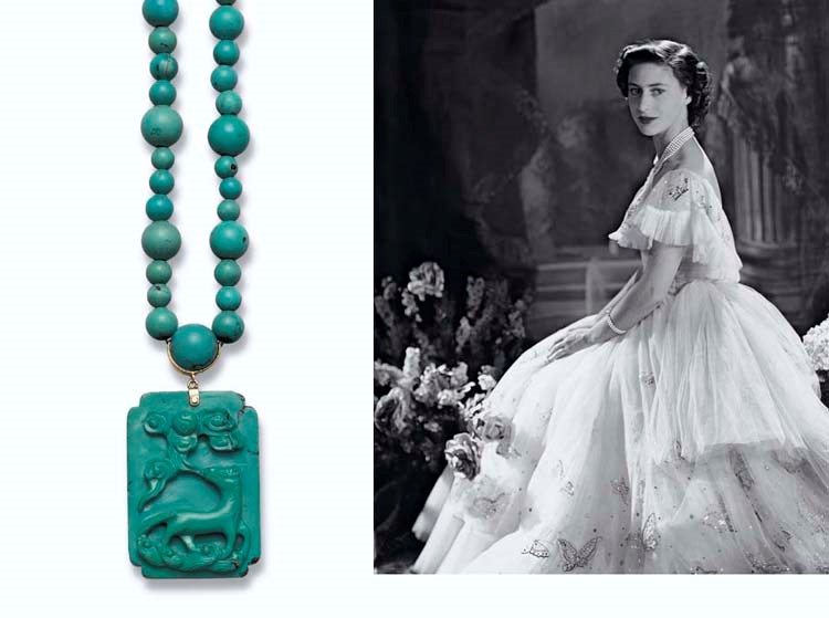 AN ANTIQUE CHINESE CARVED TURQUOISE PLAQUE AND BEAD NECKLACE