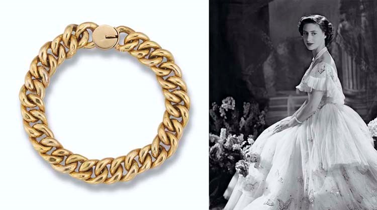 AN ANTIQUE CURB LINK BRACELET