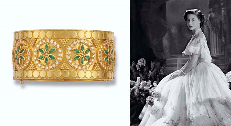 AN EMERALD AND DIAMOND BANGLE