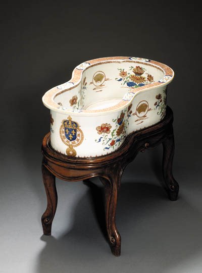 A FRENCH ROYAL BIDET