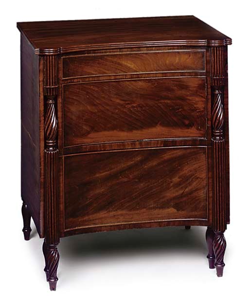 A GEORGE III MAHOGANY COMMODE