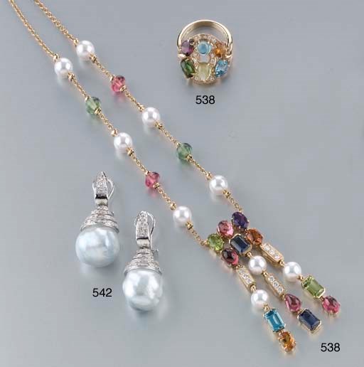 DEMI PARURE IN ORO, PERLE COLTIVATE, BRILLANTI E PIETRE DI COLORE, FIRMATA BULGARI