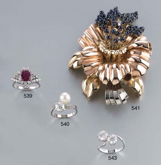 ANELLO IN ORO, PERLA COLTIVATA E DIAMANTI