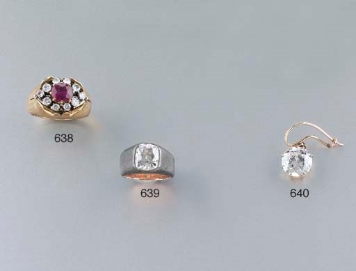 ANELLO IN ORO, RUBINO E DIAMANTI