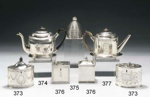 LOTTO COMPRENDENTE DUE DIVERSI TEA-CADDIES IN ARGENTO GIORGIO III