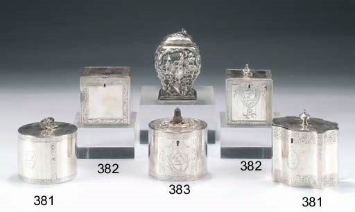 LOTTO COMPRENDENTE DUE DIVERSI TEA-CADDIES IN ARGENTO GIORGIO III