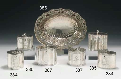 LOTTO COMPRENDENTE DUE DIVERSI TEA-CADDY IN ARGENTO GIORGIO III