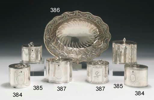 LOTTO COMPRENDENTE DUE DIVERSI TEA-CADDIES IN ARGENTO GIORGIO III