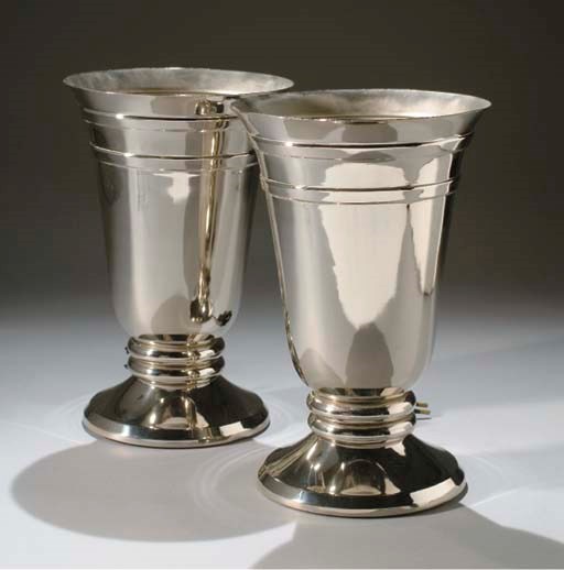 PAIRE D'URNES LUMINEUSES
