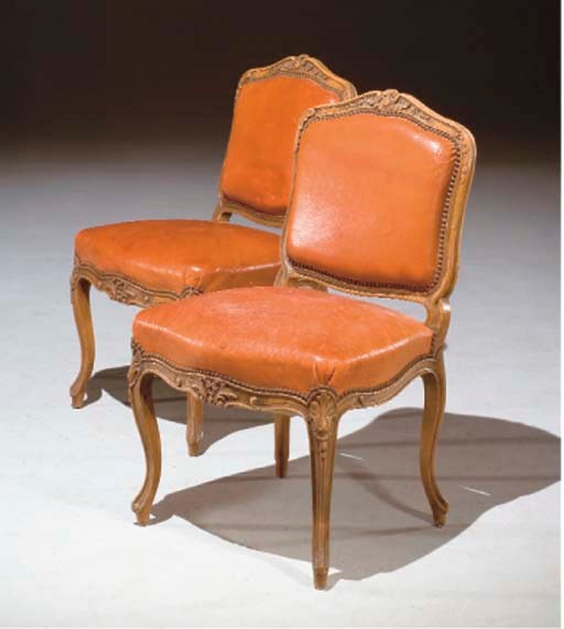 PAIRE DE CHAISES DE STYLE LOUIS XV