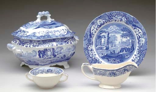 A SPODE PORCELAIN BLUE AND WHITE DINNER SERVICE,