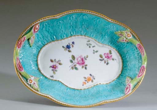 A PAIR OF CHELSEA PORCELIAN LOBED TWO-HANDLED DISHES,