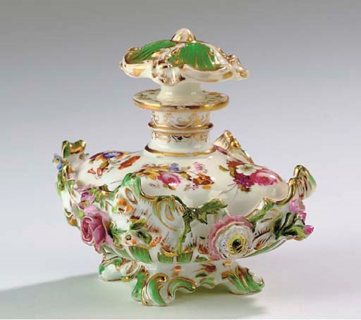 AN ENGLISH PORCELAIN FLORAL ENCRUSTED SCENT BOTTLE AND STOPPER,