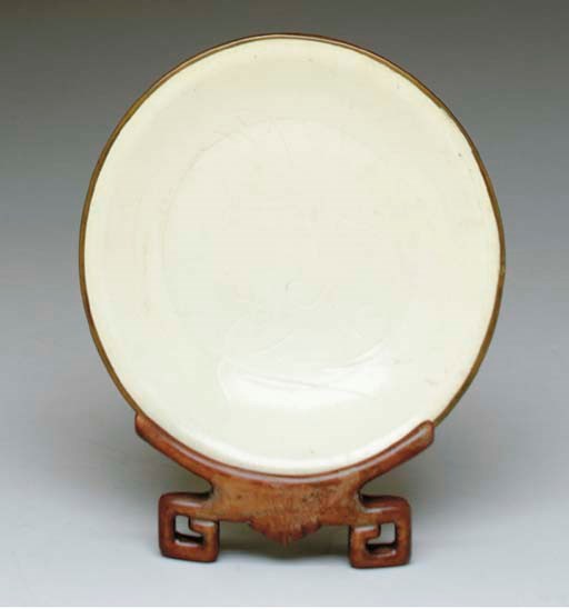 A CHINESE INCISED WHITE DISH,