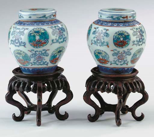 A PAIR OF CHINESE DOUCAI BALUSTER JARS AND COVERS,