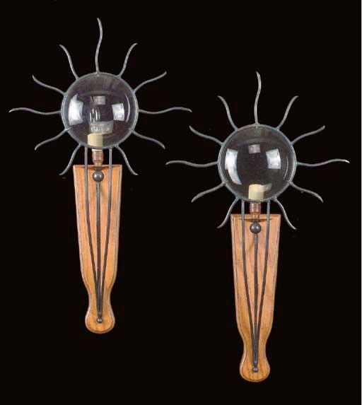 A PAIR OF OAK METAL MOUNTED AND GLASS WALL SCONCES,