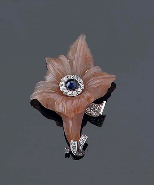 A CARVED QUARTZ, SAPPHIRE AND DIAMOND FLOWER BROOCH