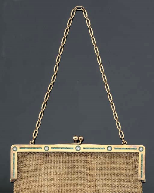 AN ANTIQUE EMERALD, DIAMOND AND GOLD PURSE