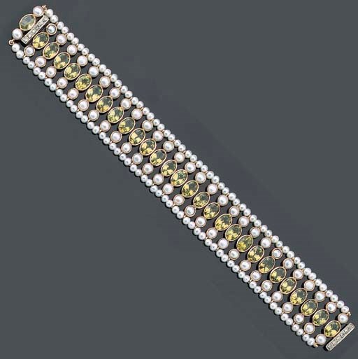 A CULTURED PEARL, DIAMOND AND PERIDOT BRACELET
