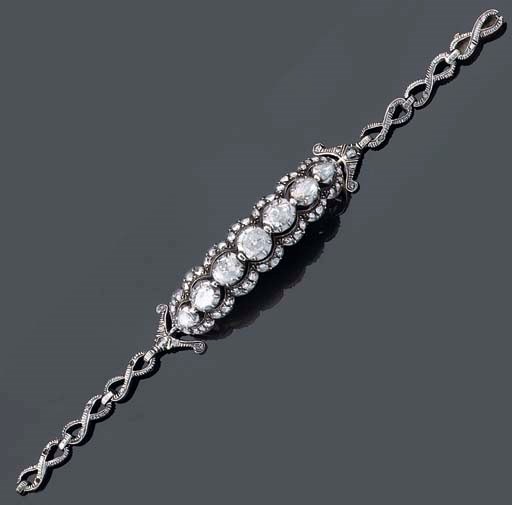 AN ANTIQUE ROSE-CUT DIAMOND BRACELET